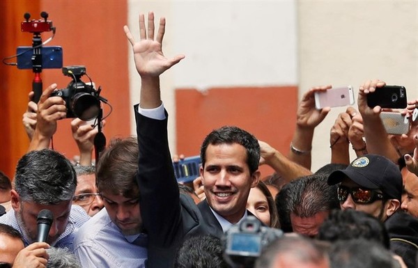 Guaidó bajo amenaza de arresto desafía al régimen de Maduro - ADN Paraguayo
