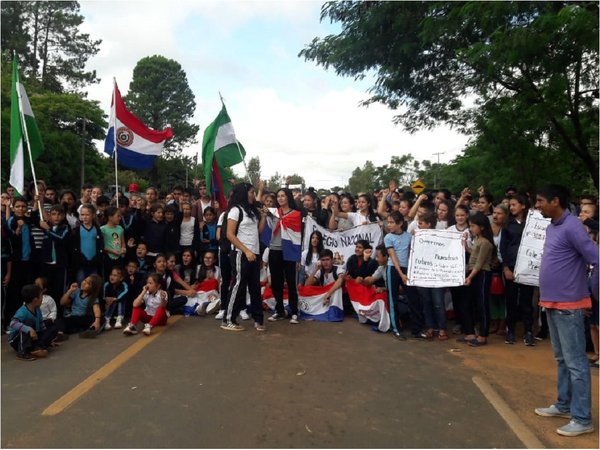Estudiantes de San Pedro se manifiestan contra falta de clases