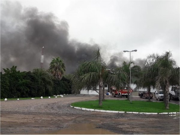 Tras incendio, trabajadores podrían ser reubicados en otros frigoríficos