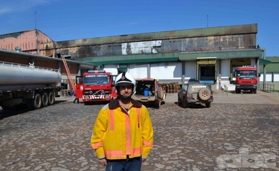 Frigochorti: unos 50 bomberos trabajaron en el incendio - Nacionales - ABC Color