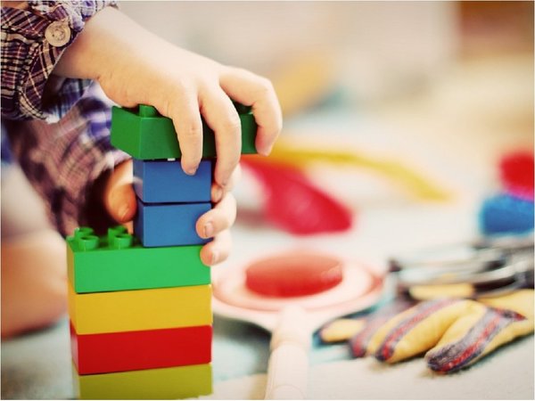 Niños heridos tras desprendimiento del cielo raso de una escuela