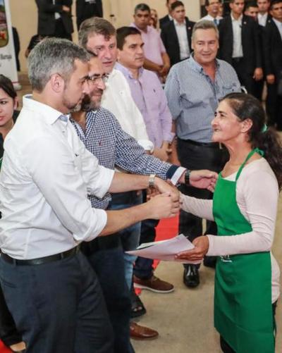 Más de 300 familias de Paraguarí reciben aportes para mejorar su producción agropecuaria