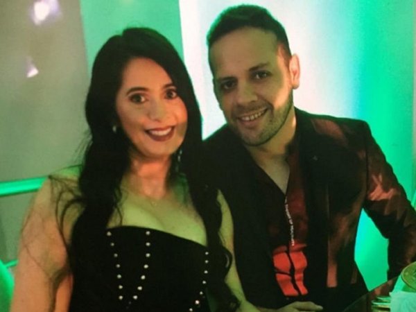 Cucho hace buena letra con su patrona en medio del lío de las "extras"