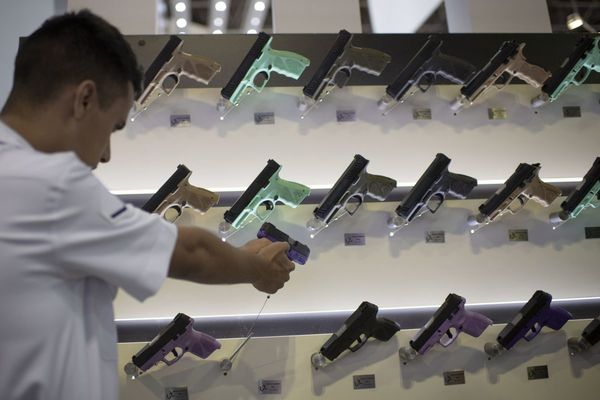 Ambiciones de los fabricantes de armas se disparan en el Brasil de Bolsonaro