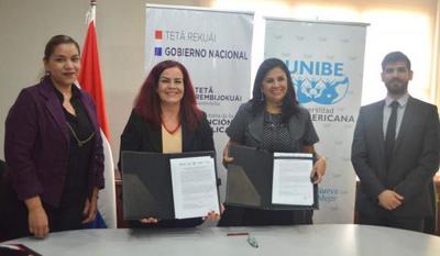 La SFP y la UNIBE firman acuerdo que beneficiará con 22 medias becas a funcionarios públicos