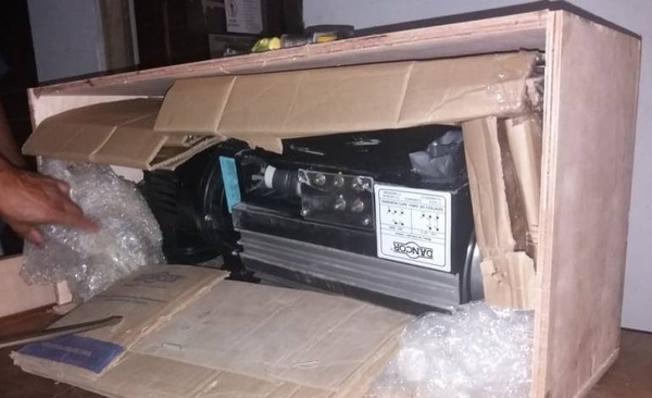 HOY / El ingenio narco para 'disfrazar' droga no pudo con olfato de los perros: 7,8 kg de coca en motor