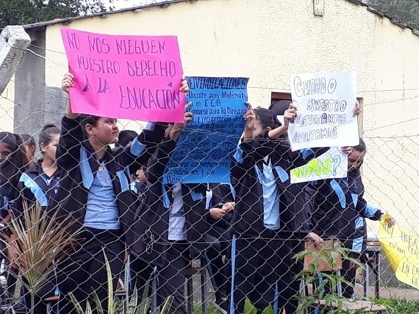 Estudiantes toman colegio en Horqueta | Paraguay en Noticias