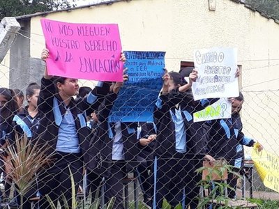 Estudiantes toman colegio en Horqueta - Nacionales - ABC Color
