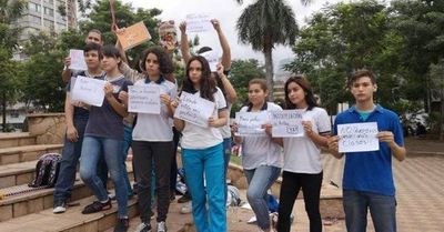 Dan clase simbólica en Plaza de Armas, solicitan interpelación a Petta