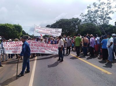 Campesinos vuelven a cerrar rutas en San Pedro