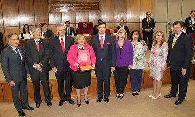 Congreso distingue a paraguaya con alto cargo en la ONU
