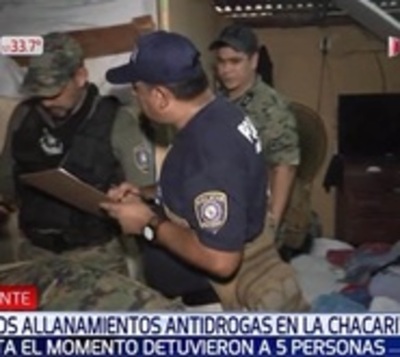 Detienen a 5 personas tras allanamiento en la Chacarita - Paraguay.com