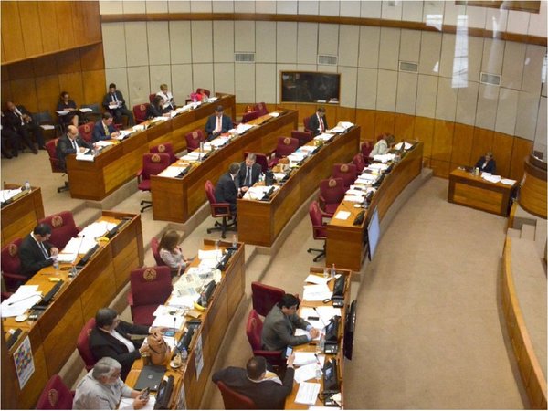 Senado aprueba derogar requisito para aumento salarial a docentes | Paraguay en Noticias