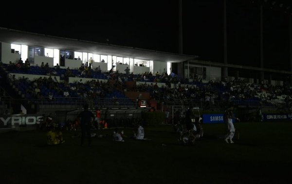 Sin luz tras el primer tiempo | Paraguay en Noticias