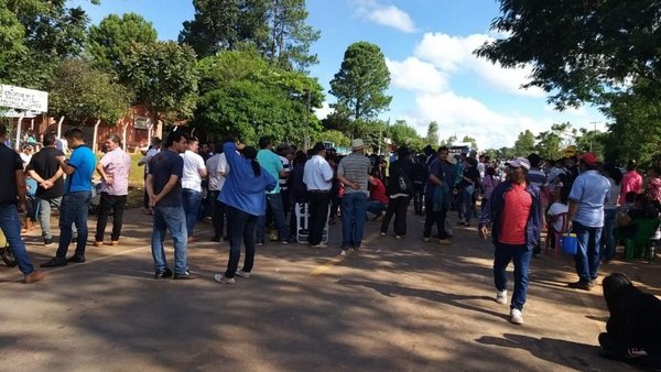 Cierran ruta por ocho horas para exigir rubros y culminación de obras | Paraguay en Noticias 