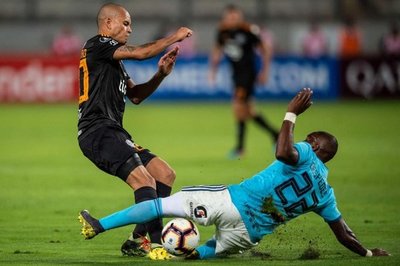 Olimpia golea en Lima - Deportes - ABC Color