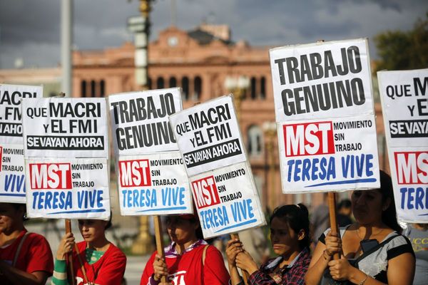 Argentina: Sindicatos marchan y exigen cambio de rumbo económico