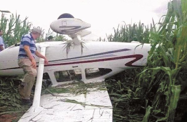 Avioneta capotó tras despegue: el piloto se salvó