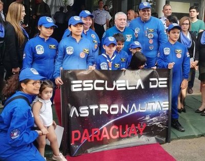Escuela de astronautas - Edicion Impresa - ABC Color