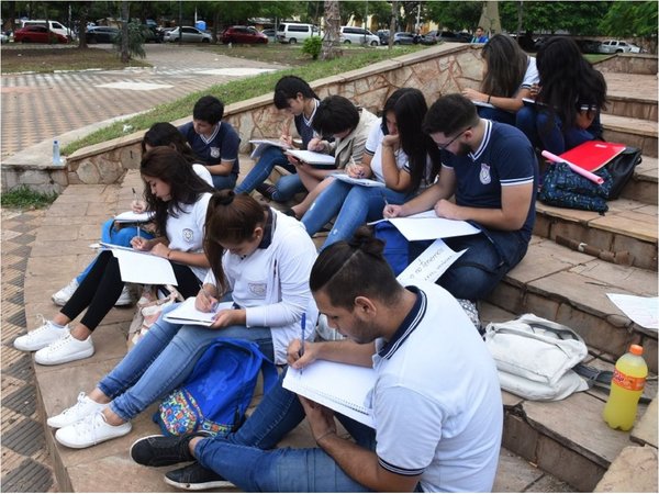 Ya son casi 40 colegios en paro y Senado decide interpelar a Petta