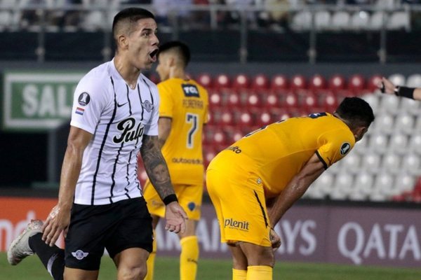 Libertad triunfa y queda cerca de los octavos de final