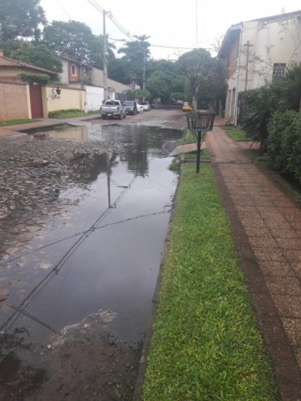 Aguas en la calle, constantemente - Cronicas Ciudadanas - ABC Color