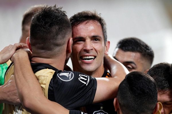 Olimpia golea en Lima | Paraguay en Noticias