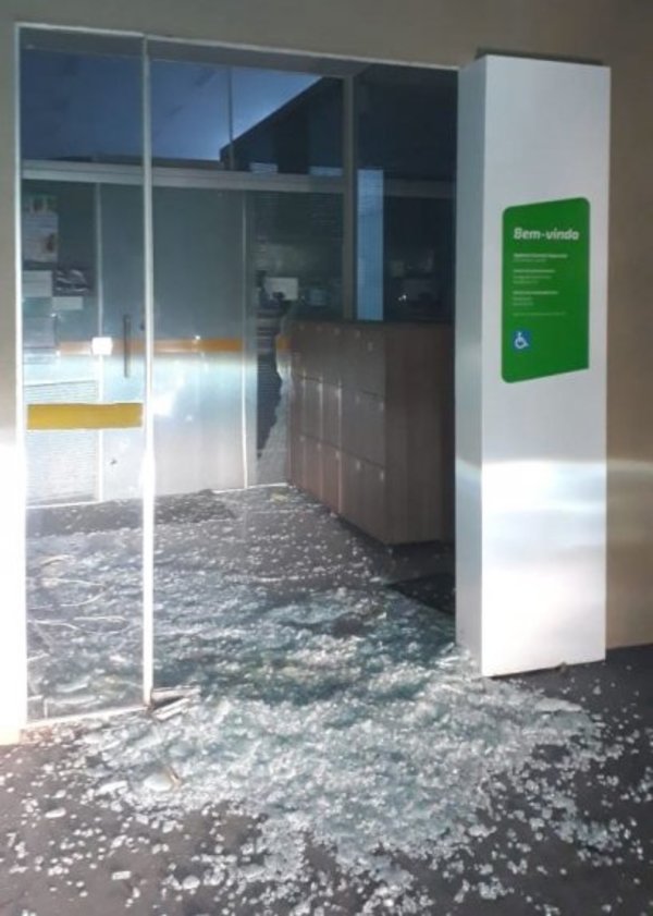 Violento atraco a banco en frontera con Bado - Nacionales - ABC Color
