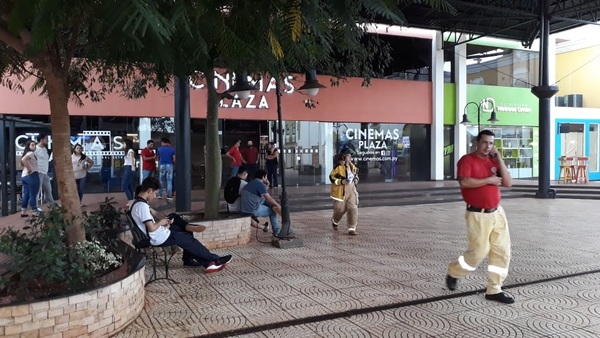 Principio de incendio en shopping alarmó a bomberos y causó susto a los presentes - ADN Paraguayo