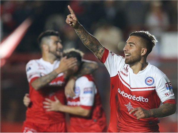Argentinos saca buena renta ante Estudiantes de Mérida
