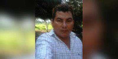 LE CAYÓ UN RAYO MIENTRAS MANIPULABA SU CELULAR
