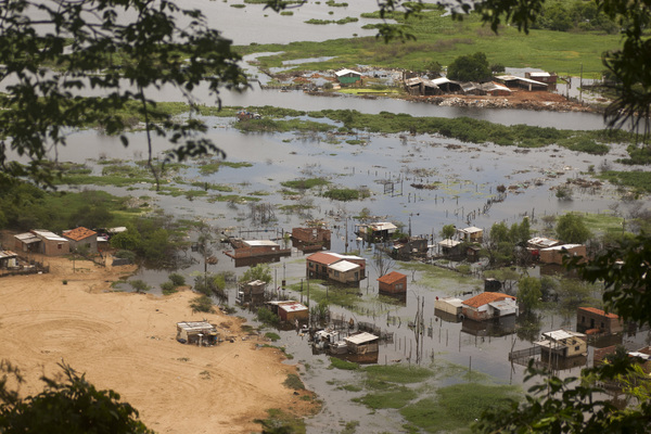 Tablada Nueva inundada por crecida de rio y deshechos cloacales - ADN Paraguayo