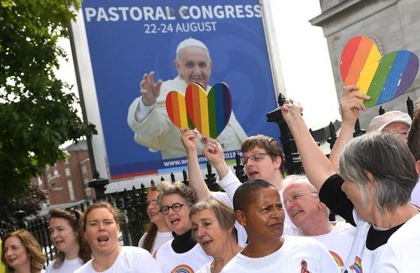 El Vaticano recibió por primera vez a un grupo LGBT que le pidió ayuda al Papa | .::Agencia IP::.