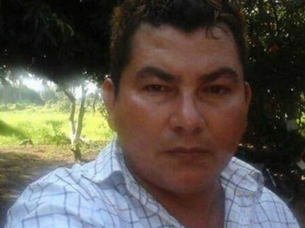 Le cayó un rayo mientras manipulaba su celular