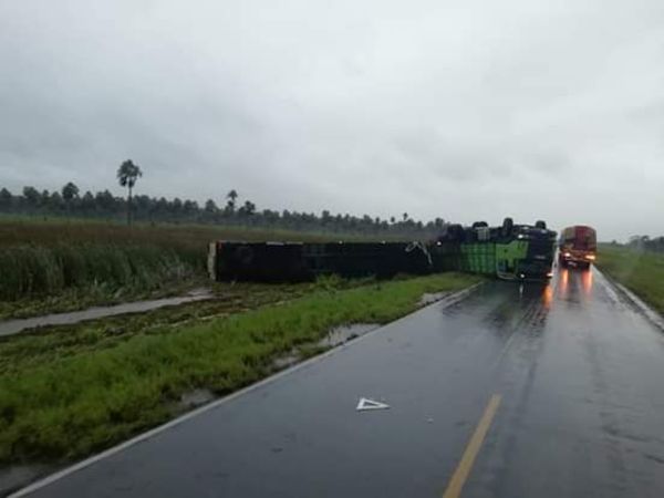 Transganado volcó en Benjamín Aceval | Paraguay en Noticias