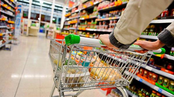 Argentina no remonta: el consumo en enero cayó 10,5% en los súper y 15,1% en shoppings