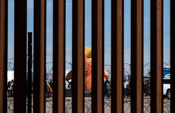 Donald Trump visita la frontera para exhibir su firmeza con México