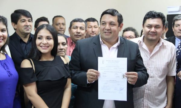 Teddy Mercado inscribe su candidatura a intendente de CDE