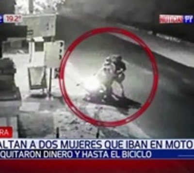Asaltan a dos mujeres, le roban dinero y la moto en la que iban - Paraguay.com