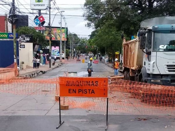 Cerraron parte de avenida España por hundimiento de asfalto