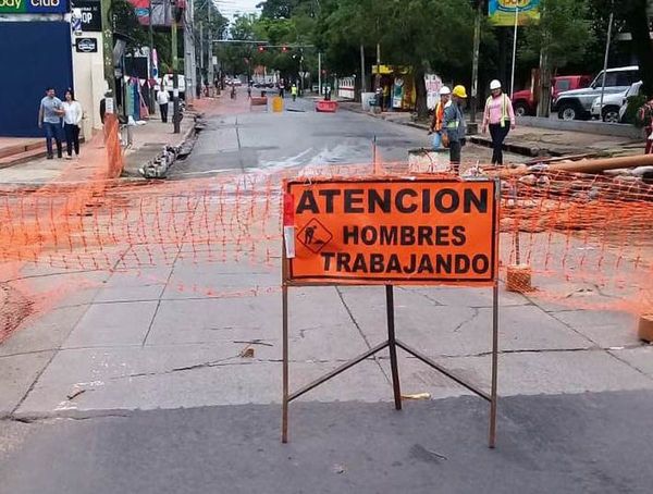 Avenida España clausurada por obras de alcantarillado sanitario