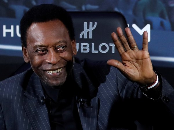 Pelé tranquiliza a sus fans y asegura que se encuentra "mucho mejor"