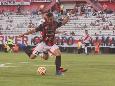 Paraguayos, por evitar el descenso en Argentina - Deportes - ABC Color