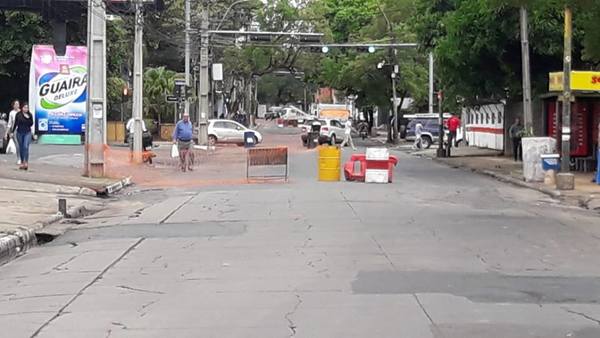 Clausuran tramo por desmoronamiento de obra - ADN Paraguayo