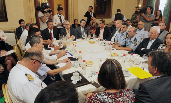 Gobierno refuerza compromiso de asistir a las más de 20.600 familias damnificadas por inundaciones | .::Agencia IP::.