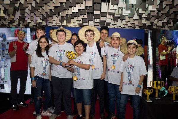 Estudiantes de robótica precisan ayuda para viajar a competencia