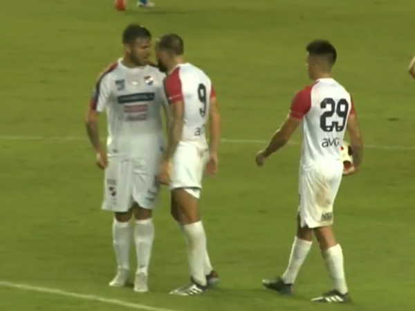 Facundo Parra y Richard Lugo, al borde de los golpes
