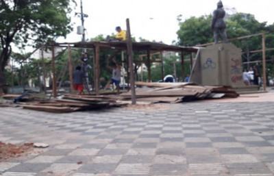Inician acciones legales tendientes a recuperar la Plaza de Armas   - Radio 1000 AM