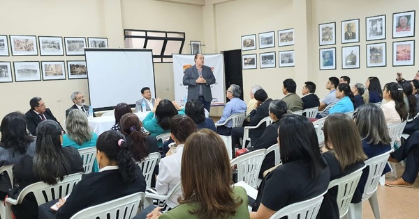 Gobernador se compromete en recobrar valores históricos del país