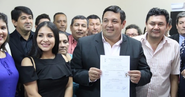 Teddy ningunea a Prieto y afirma que el adversario a vencer es la ANR